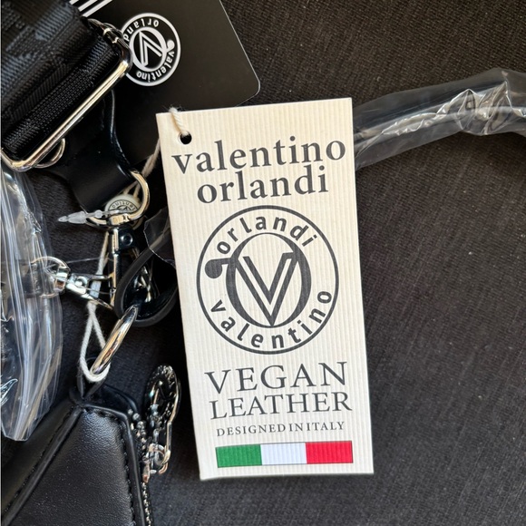 Valentina Black Shoulder Bag with Chunky Chain Strap and Curved Shape - Picture 4 of 13